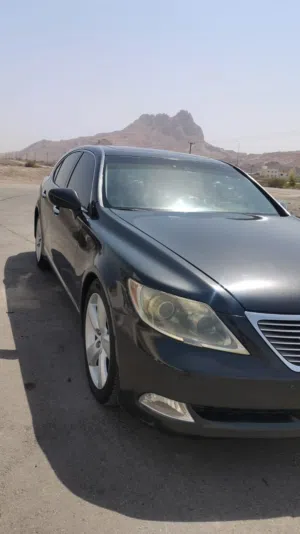 Used Lexus LS in Al Dakhiliya