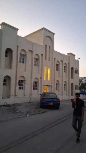 سكن مشترك فى السيب فى سوق السيب قريب من هايبر مكه