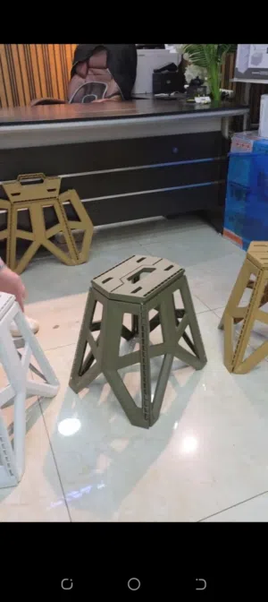 كرسي قابل للطي فوراً – فتح وسكر بثواني  ما بياخذ مساحة – حطه بأي زاوية بالبيت أو السيارة