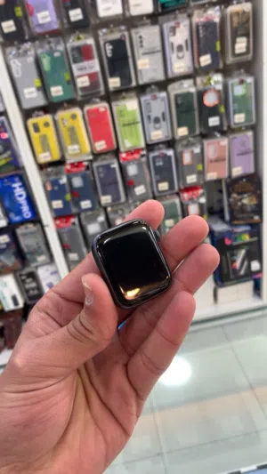 Apple watch s6 44mm معاها كامل اغراضها وكاله شبه الجديده كرتونه وشاحن وكستكها الاصلي