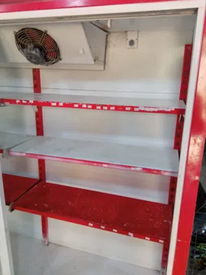 ثلاجة عرض للبيع