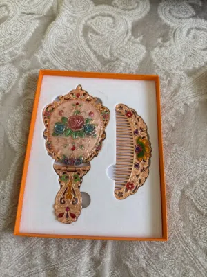 طقم مراية ومشط فاخر روز قولد