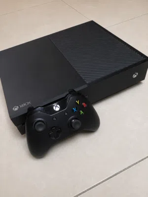 السلام عليكم xbox one نسخه فات ذاكرته 500 كامل ملحقات جويستك ومحول كهرباء لامفتوح ولامصلح سعره 150 م