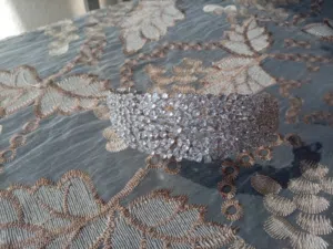 بدلة خطبه لونها نيود كتيير حلوه استخدام مره واحده استخدام شخصي معها اكسسوارشعر
