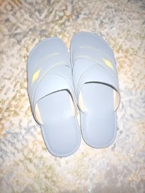 Slippers & Flip flops . Other . 454