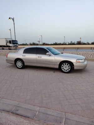 Lincoln town car 2010 وارد نظيف للبيع