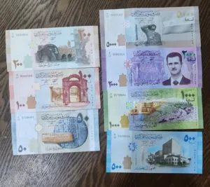 للبيع طقم كامل يتكون من عدد (7) عملات