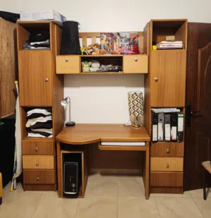 مكتب و وحدة رفوف و أدراج خشب زان