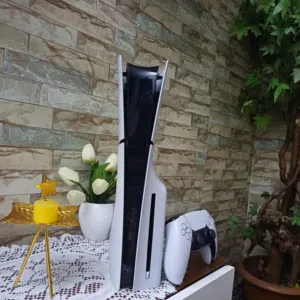 بلايستيشن 5 وكاله 1تيرا البيع بداعي السفر فيها لعبه ريد ديد  الموق الزرقا