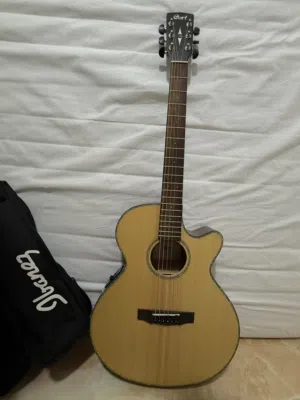 Cort Electro-Acoustic Guitar with Built-in EQ & Tuner – Excellent Condition + Gig Bag