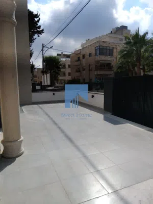 255 m2 4 Bedrooms Apartments for Sale in Amman Um Uthaiena