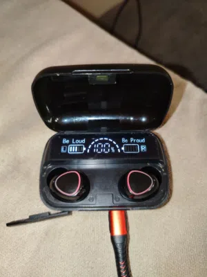 سماعه ام10 نضيفه للبيع m10 earbuds for sale