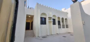منزل ممتاز في أحد أفضل المناطق بالقرم. Excellent House for Rent in One of the Best Areas of Qurum