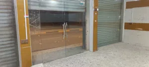 ثلاث محلات للايجار على شارع سايدين