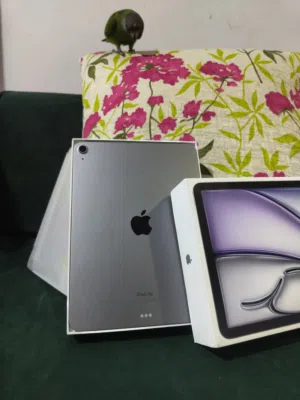 iPad Air 2024 (الجيل السادس) مقاس 11 بوصة وسعة 256 جيجابايت