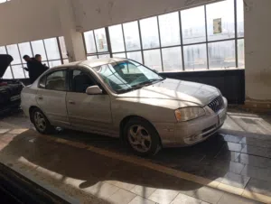 ضوء خلفي عدد 2 وسلف وطرمبة بنزين وماتور رافع شابيك ومسطرة بخاخات عدد 4 واربع كويلات وغطاء صباب