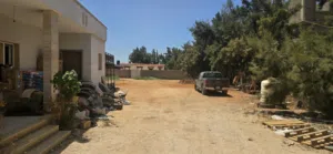 تم تخفيظ السعر ارض1500م فى بوعطني حي الزهور بها منزل