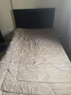 سرير فخم با لون اسود مطفي