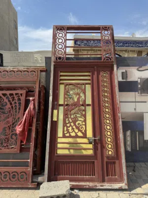 شبابيك وباب حديد
