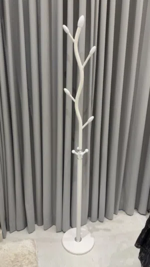 للبيع علاقه ملابس شكلها انيق جدا تناسب جميع انواع الغرف و المجالس