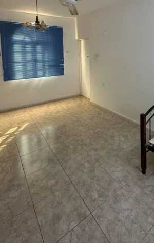 للإيجار غرفه مع حمام و شامل كل شي