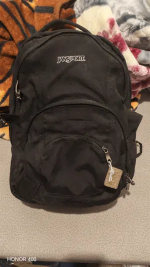 شنطه كيتف للسفر و الابتوب ماركة جان سبورت استخدام خفيف لا يوجد بها أي قطع JanSport Bag of laptop
