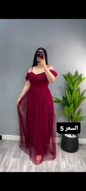 فستان نظيف مستخدم مره واحده قياس 42 سعره 5 آلاف فقط