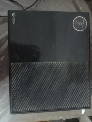 جهاز إكس بوكس ون مستعمل بحالة ممتازة