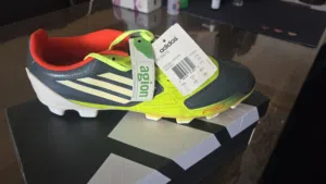 حذلء كرة قدم اصابع اصلي Adidas جديد
