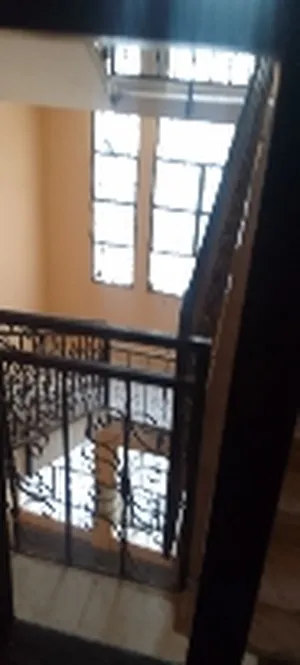 4 Floors . 236 m2 . Landlord0
