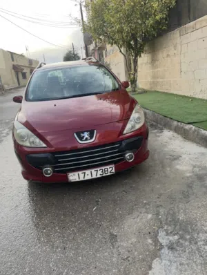 سيارة بيجو 307 هاتشباك 2008 بحالة جيدة مع حساسات خلفية ومكيف