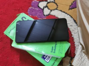 تلفون كامل هو وغراضه بي كسر بسيط