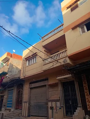 3 Bedrooms . 2 Bathrooms . 165 m21