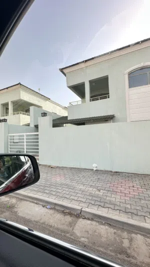 5 Bedrooms . Unfurnished . Yearly3