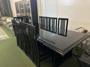 Black dining table like new