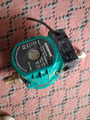 مضخه ماء  مستعمله نضيفه