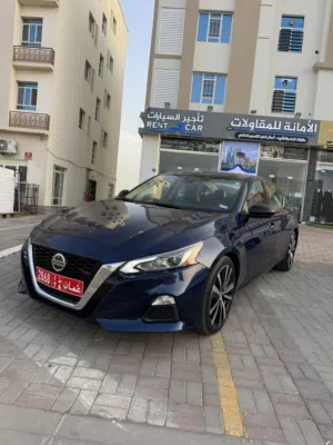 Sedan Nissan in Muscat