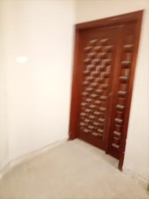منزل كبير دورين للبيع في الخلة للبيع يتكون المنزل من دورين مفصولات عن بعض ... المنزل بناء حدي