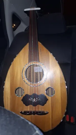 عود للبيع صوته جميل