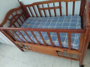 سرير بيبي وعرباي شارع