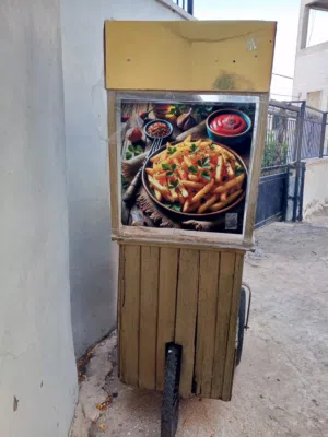 عرباي كبيرة ومرتبة مع باب بتسكر