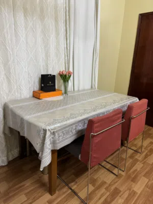 6 seater Dining Table for sale