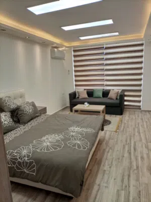استديو مفروش للايجار اليومي نفس الصورة