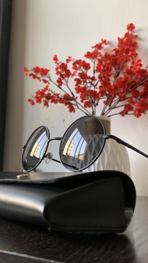 نظارة شمسية بعدسات دائرية وإطار ناعم وأنيق