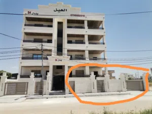 شقه فخمه طابق ارضي 202م  مدخل خاص على شارع البتراء خلف اربد مول قراند وكازيه الرجوب