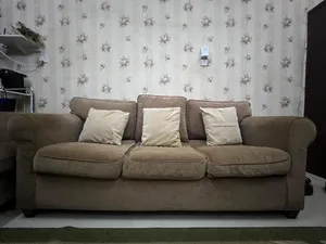 كنب مستعمل بحالة ممتازة يكفي ل 6 أشخاص، used sofa with good condition