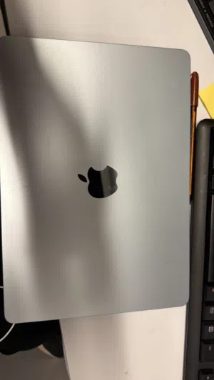 Apple MacBook Air M4 2025 للبيع