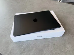 Apple MacBook Air M3 13.6  Midnight  8GB RAM  256GB SSD  Like New