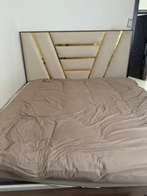 تخت ميجوز مع فرشه ولباد  بحاله جيده جدا