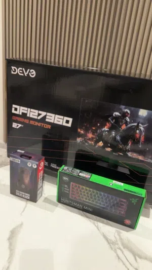 للبيع Gaming bundle احترافي يتكون من شاشة وكيبورد رايزر ميني بحالة ممتازة وماوس جديد كلياً